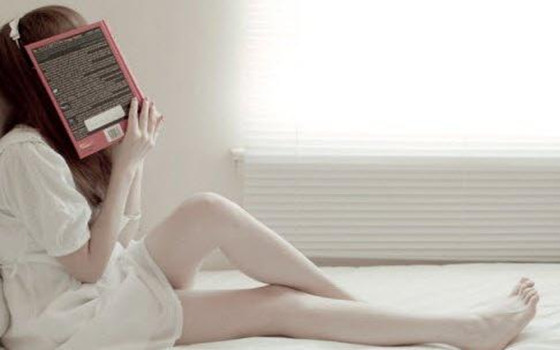 進(jìn)入青春發(fā)育期的女孩子，生理上會(huì)產(chǎn)生一系列的變化